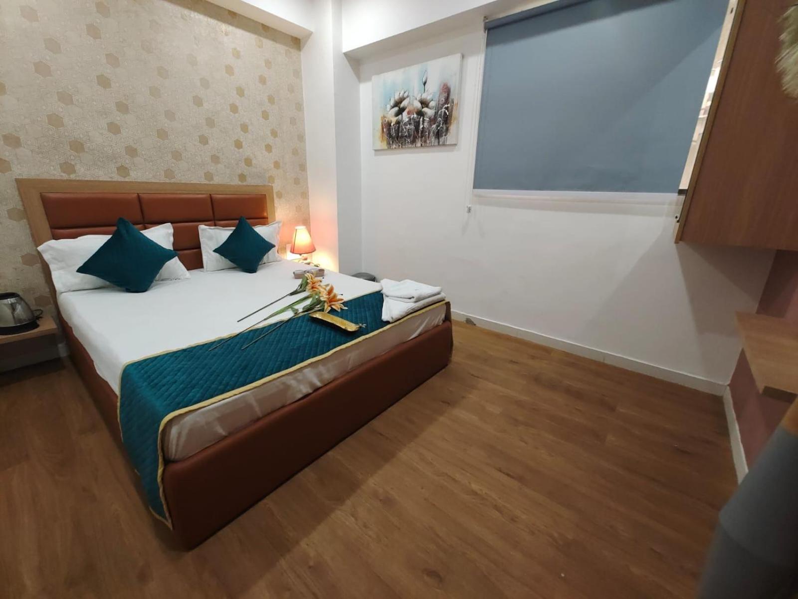Hotel Prasang Surat Exterior photo