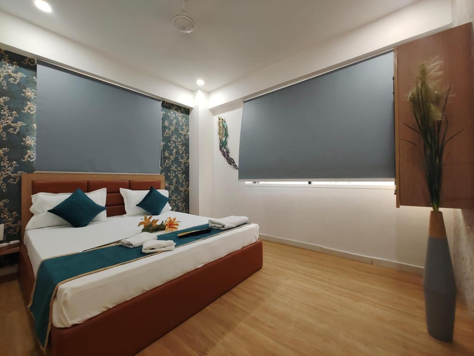 Hotel Prasang Surat Exterior photo