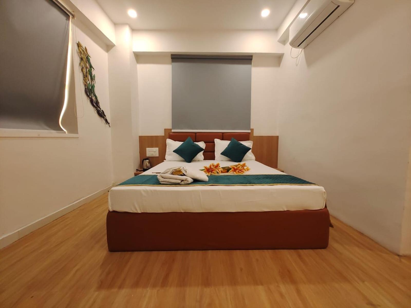 Hotel Prasang Surat Exterior photo